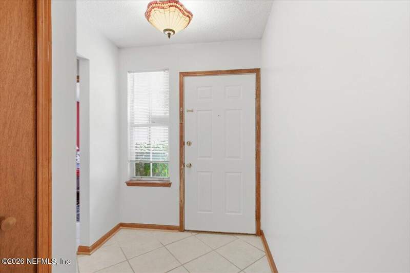 3 bedroom Single Family Residence at 258 Aquarius Circle, Lakeside Village, Jacksonville — photo 2