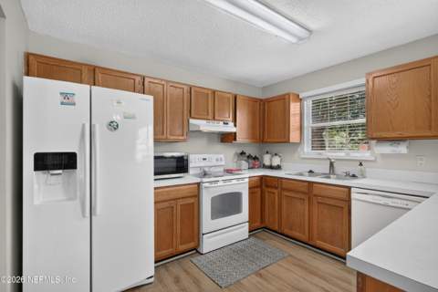 8680 Bandera Circle, Jacksonville FL - photo 14 of 52