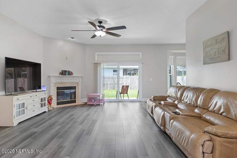 4 bedroom Single Family Residence at 12183 Irwin Manor Drive, Walkers Glen Ii, Jacksonville — photo 5