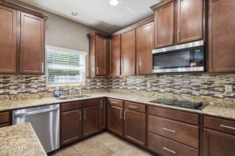 569 Glendale Lane, Orange Park FL - photo 9 of 24