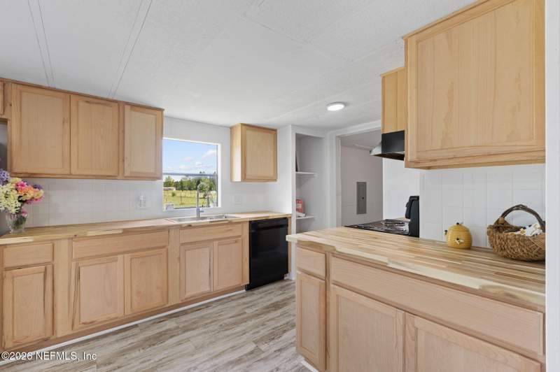 3 bedroom Manufactured Home at 6952 County Road 136A, Live Oak, Live Oak — photo 3