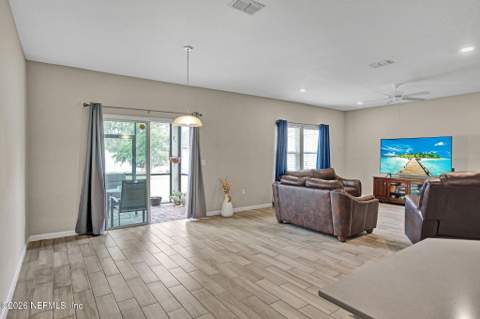 7001 Bowers Creek Drive, Jacksonville FL - photo 11 of 24