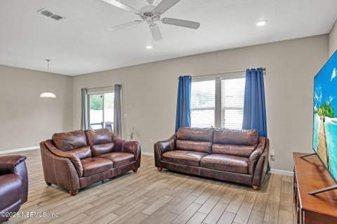 7001 Bowers Creek Drive, Jacksonville FL - photo 9 of 24