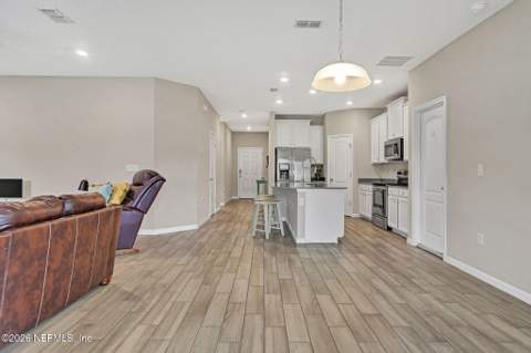 7001 Bowers Creek Drive, Jacksonville FL - photo 6 of 24