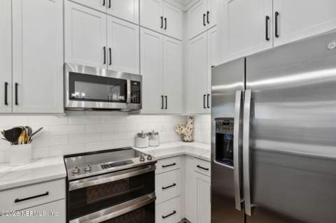 523 S 13th Terrace, Fernandina Beach FL - photo 11 of 58