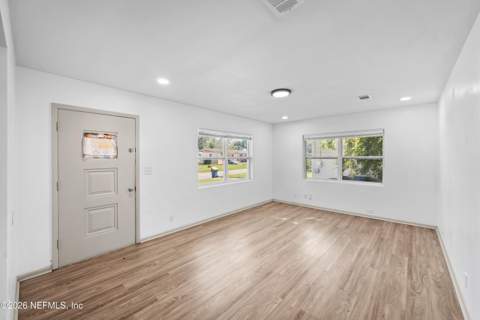 6910 Cartier Circle, Jacksonville FL - photo 8 of 39