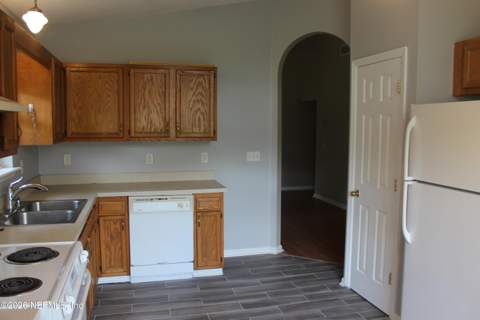 612 S Vermont Avenue, Green Cove Springs FL - photo 6 of 12