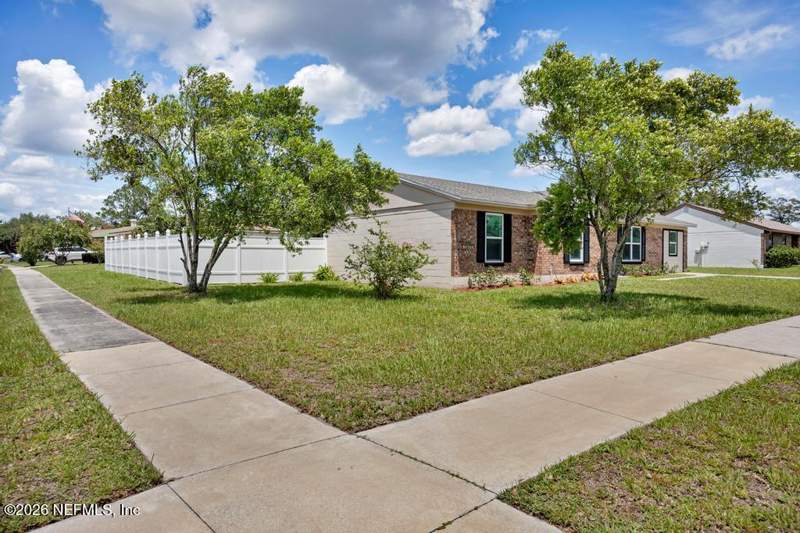 4 bedroom Single Family Residence at 8149 Justin Road, Spring Lake, Jacksonville — photo 5