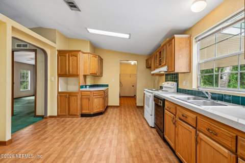403 E Indiana Street, Florahome FL - photo 12 of 34
