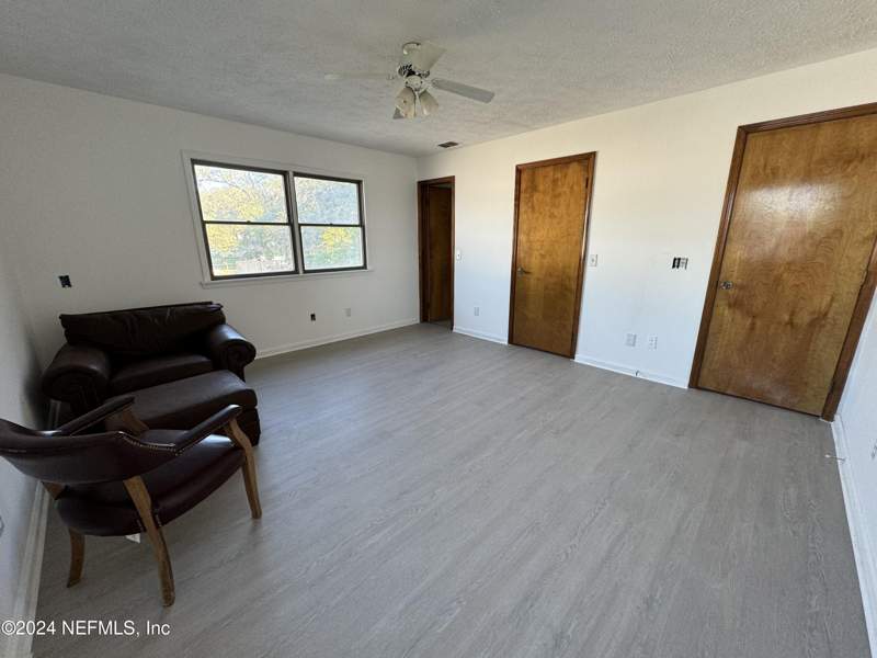 5 bedroom Single Family Residence at 3832 Sandy Shores Drive, Sandy Shores, Jacksonville — photo 4