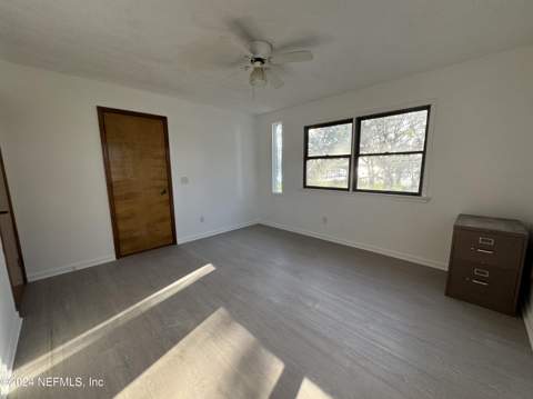 3832 Sandy Shores Drive, Jacksonville FL - photo 10 of 48