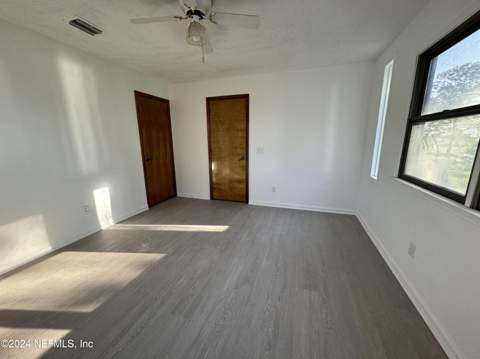 3832 Sandy Shores Drive, Jacksonville FL - photo 11 of 48