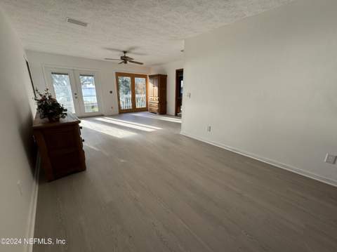 3832 Sandy Shores Drive, Jacksonville FL - photo 17 of 48