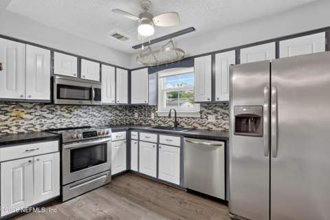 2084 Broad Oak Drive, Jacksonville FL - photo 15 of 35