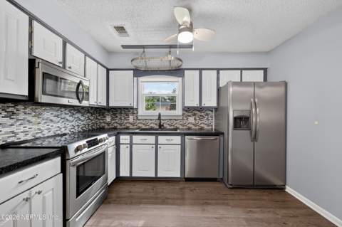 2084 Broad Oak Drive, Jacksonville FL - photo 16 of 35