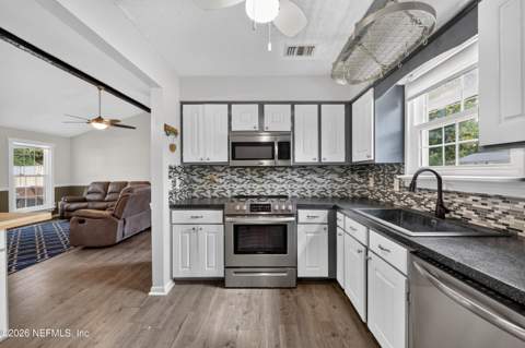 2084 Broad Oak Drive, Jacksonville FL - photo 17 of 35