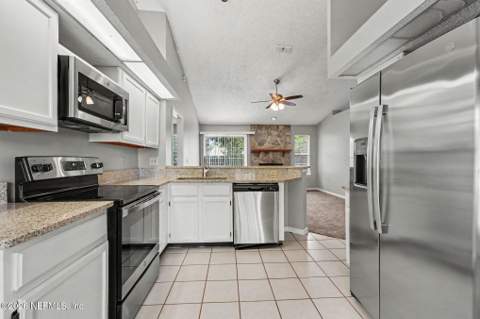 8520 Moss Pointe Trl Trail, Jacksonville FL - photo 7 of 21