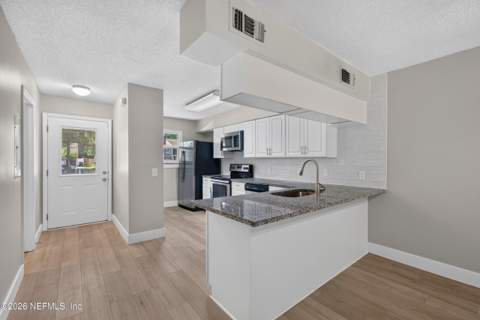 4323 Windergate Drive, Jacksonville FL - photo 9 of 34