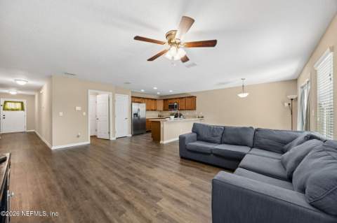 6033 Peeler Road, Jacksonville FL - photo 8 of 28