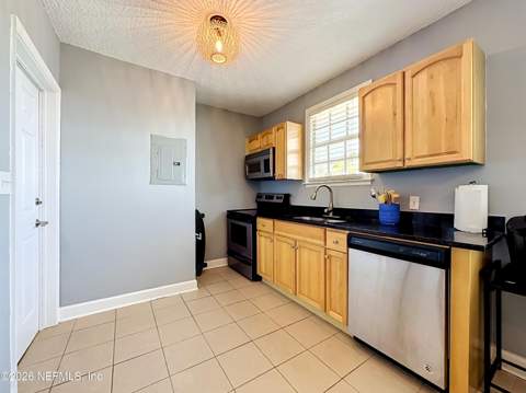 319 1st Avenue #2-D, Jacksonville Beach FL - photo 21 of 47