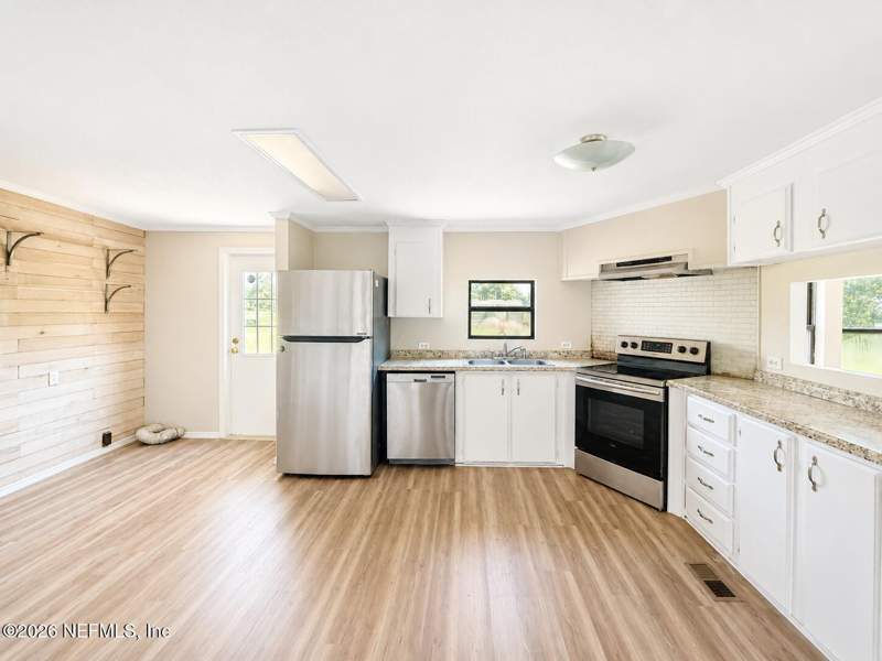 3 bedroom Mobile Home at 1684 Eagle Nest Lane, Middleburg, Middleburg — photo 4