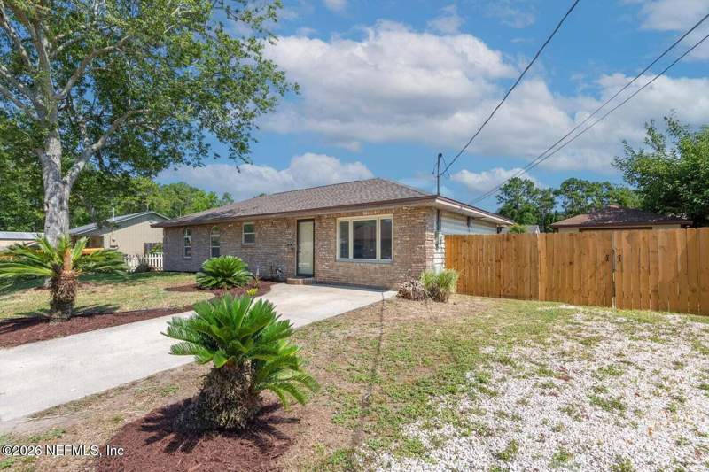 4 bedroom Single Family Residence at 12183 Lyons Street, Sans Pareil, Jacksonville — photo 3
