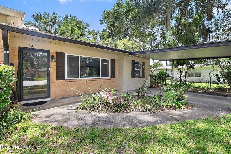 3 bedroom Single Family Residence at 5911 Marty Court, Loran Estates, Jacksonville — photo 2