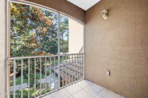 10075 Gate Parkway #305, Jacksonville FL - photo 21 of 33