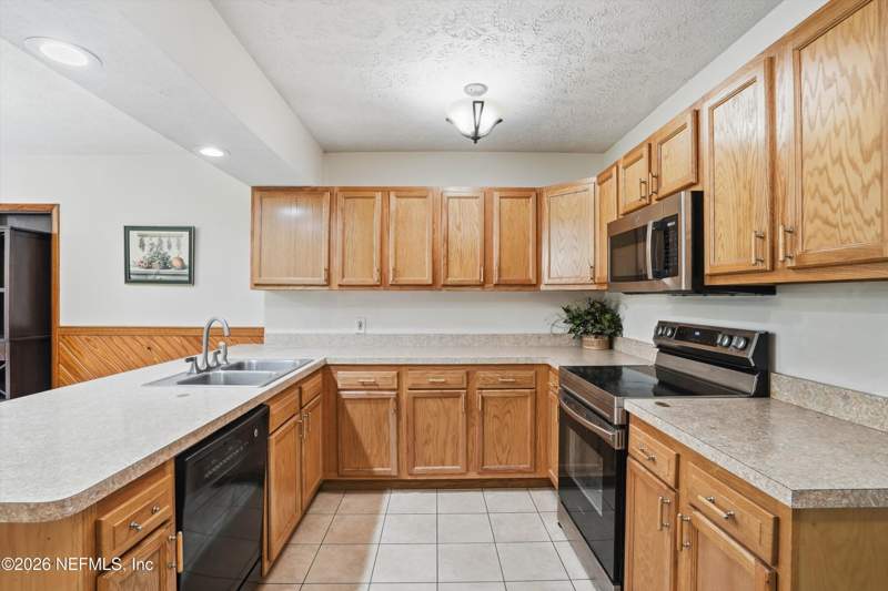 4 bedroom Single Family Residence at 6258 Spring Forest Circle, Spring Forest, Jacksonville — photo 5