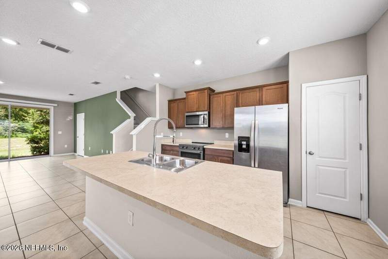 3 bedroom Townhouse at 834 Rotary Road, Rivergate, Jacksonville — photo 5