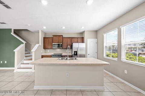 834 Rotary Road, Jacksonville FL - photo 6 of 33
