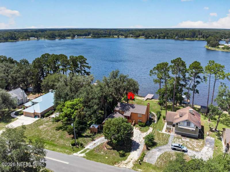 3 bedroom Single Family Residence at 157 Ida Boulevard, Interlachen Estate, Interlachen — photo 2