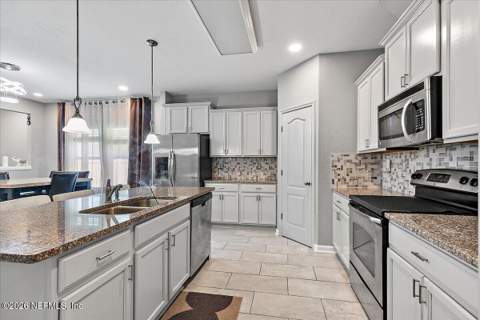 10400 Addison Lakes Drive, Jacksonville FL - photo 6 of 36