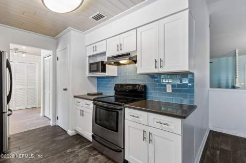 1207 14th Street, Jacksonville Beach FL - photo 10 of 49