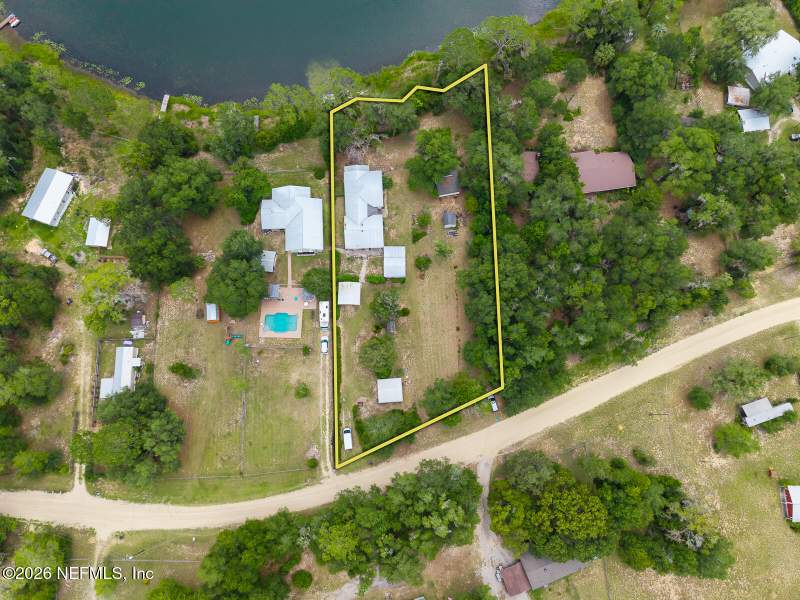 2 bedroom Single Family Residence at 214 Mirror Lake Drive, Mirror Lake Beaches, Interlachen — photo 2