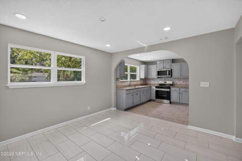 7015 Miss Muffet Lane, Jacksonville FL - photo 8 of 42
