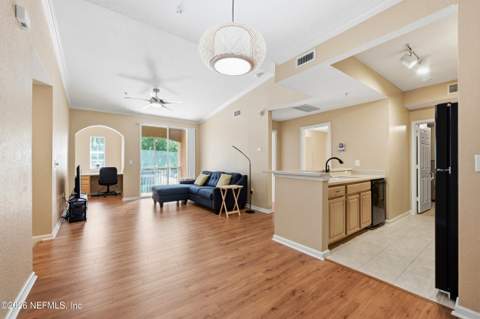 10075 Gate Parkway #911, Jacksonville FL - photo 7 of 27