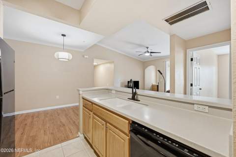 10075 Gate Parkway #911, Jacksonville FL - photo 11 of 27