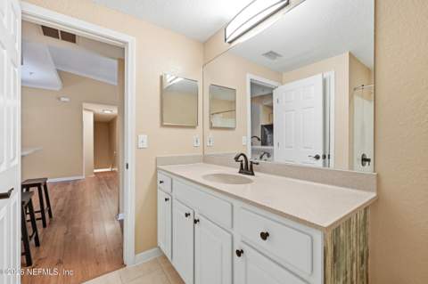 10075 Gate Parkway #911, Jacksonville FL - photo 18 of 27