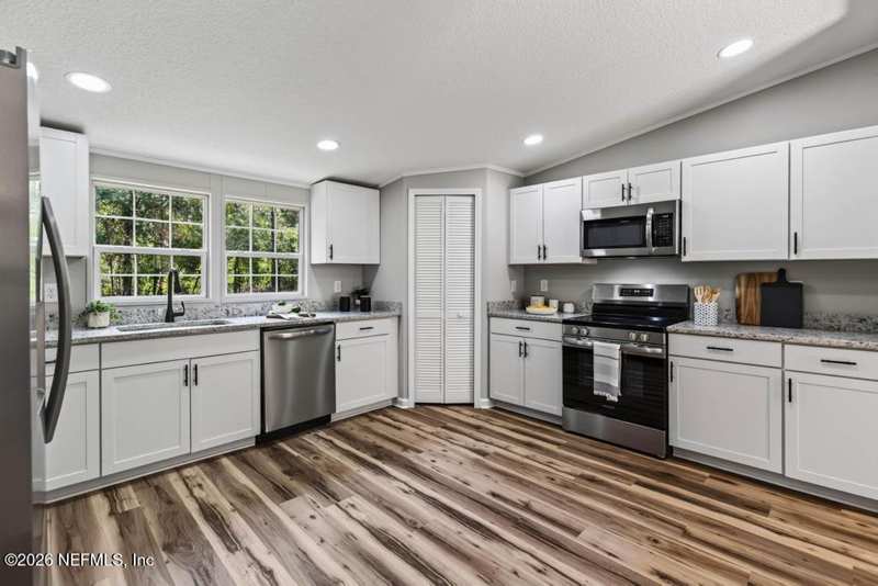 3 bedroom Mobile Home at 4951 Flax Court, Jacksonville South, Middleburg — photo 1