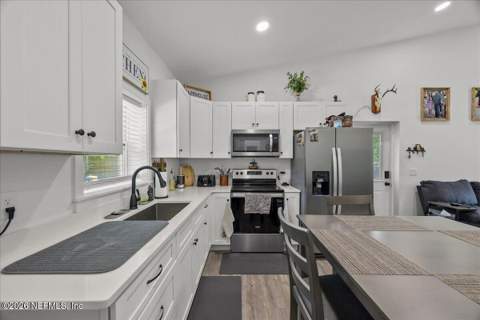 219 Halsey Street, Palatka FL - photo 8 of 33
