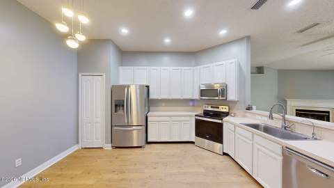 9357 Picarty Drive, Jacksonville FL - photo 11 of 48