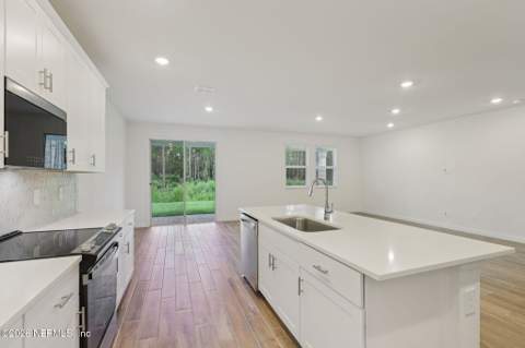 7325 Everett Forest Drive, Jacksonville FL - photo 8 of 23