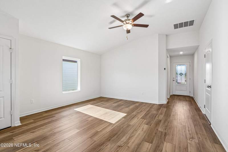 2 bedroom Single Family Residence at 7704 RECON Drive, **verifying Subd**, Jacksonville — photo 5