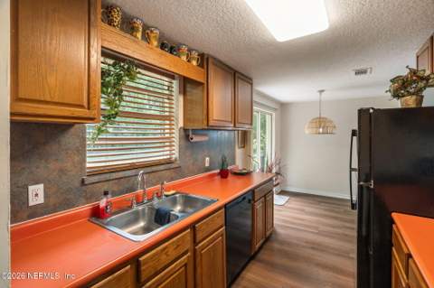 7322 Sharbeth Drive, Jacksonville FL - photo 19 of 67
