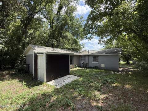 9037 Washington Avenue, Jacksonville FL - photo 7 of 23