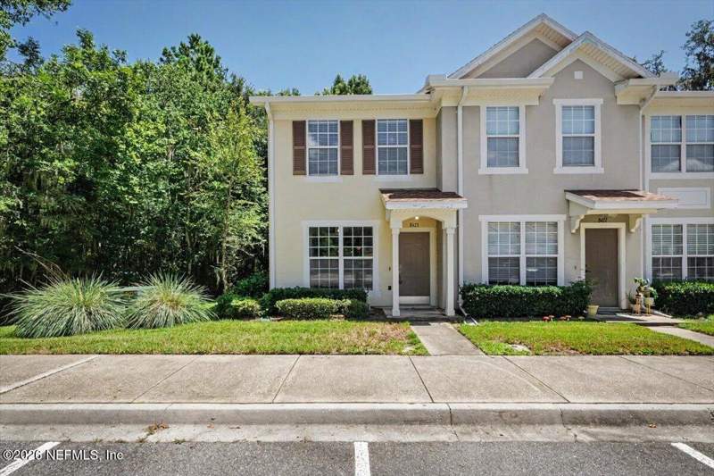 2 bedroom Townhouse at 8423 THORNBUSH Court, Drayton Park, Jacksonville — photo 2