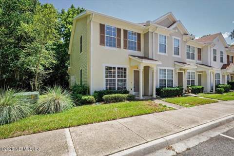 8423 Thornbush Court, Jacksonville FL - photo 7 of 39