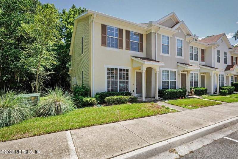 2 bedroom Townhouse at 8423 THORNBUSH Court, Drayton Park, Jacksonville — photo 4