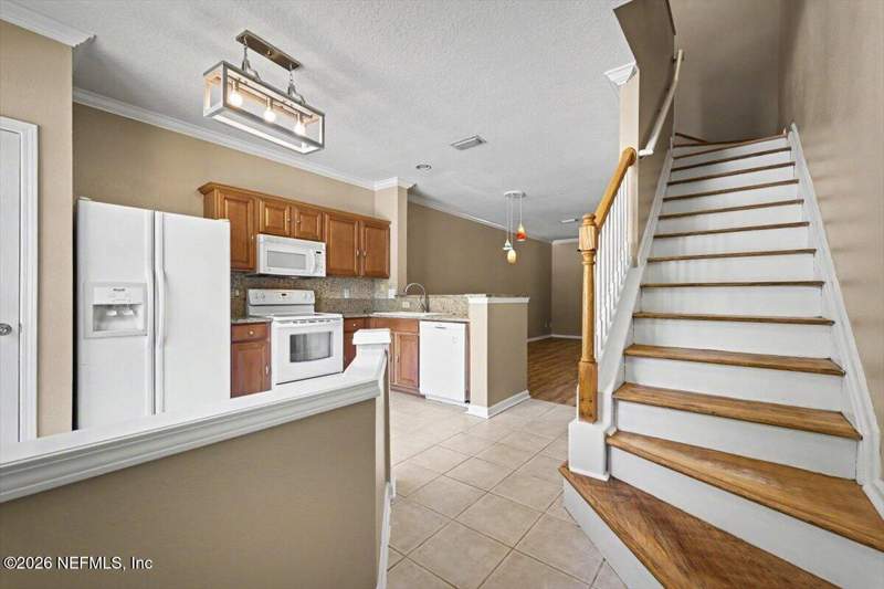 2 bedroom Townhouse at 8423 THORNBUSH Court, Drayton Park, Jacksonville — photo 5